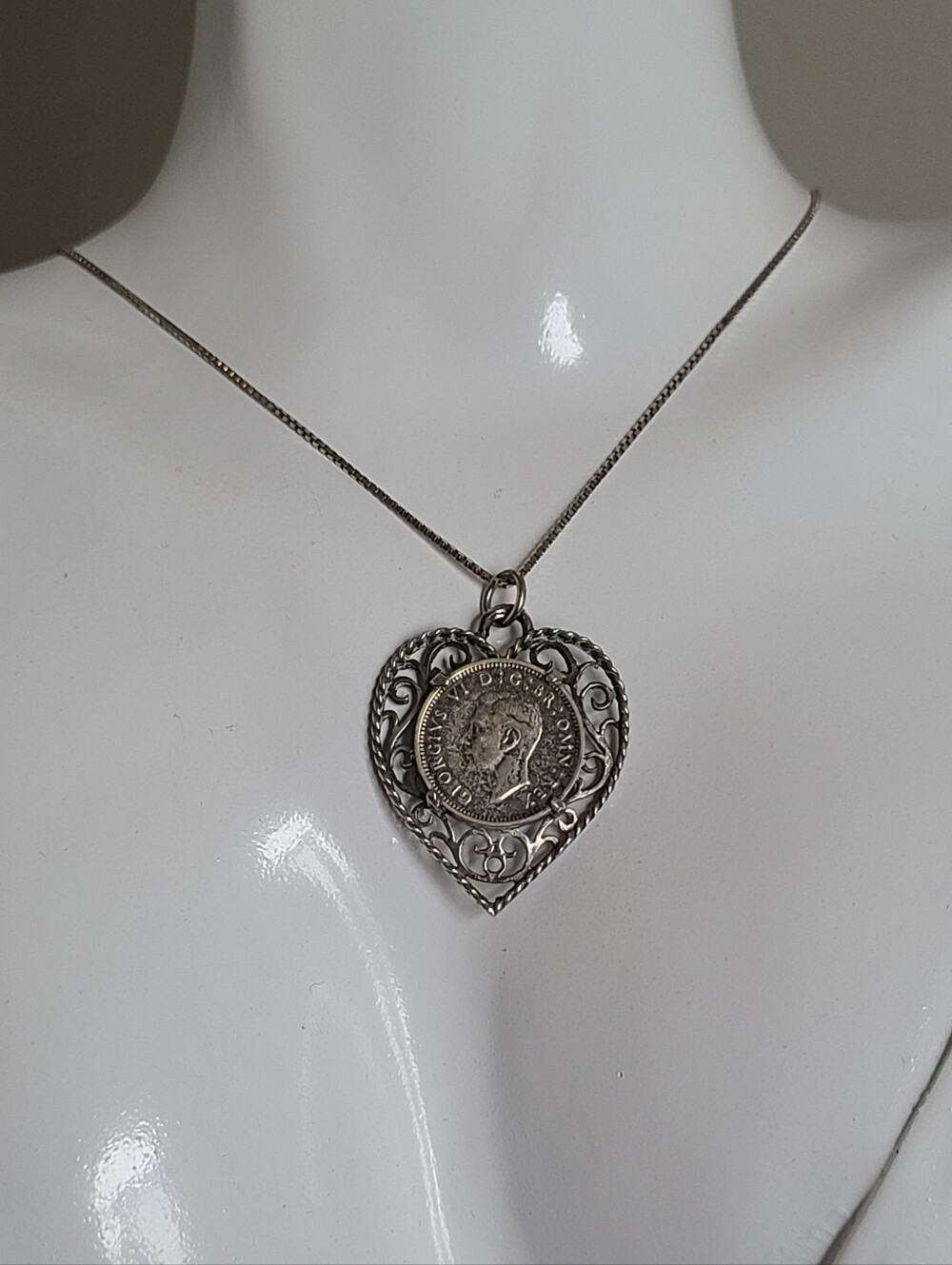 Vintage King George Coin Ornate Sterling Silver Filigree Heart Pendant Necklace - Picture 7 of 10